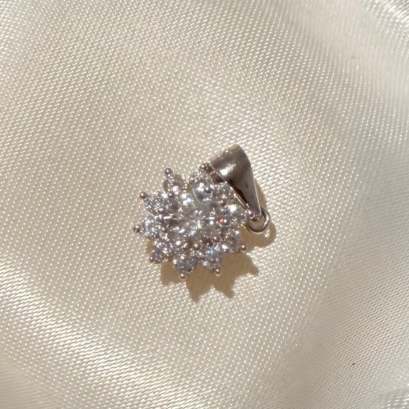 Flawless 2ct Moissanite snowflake silver pendant - Picture 7 of 7